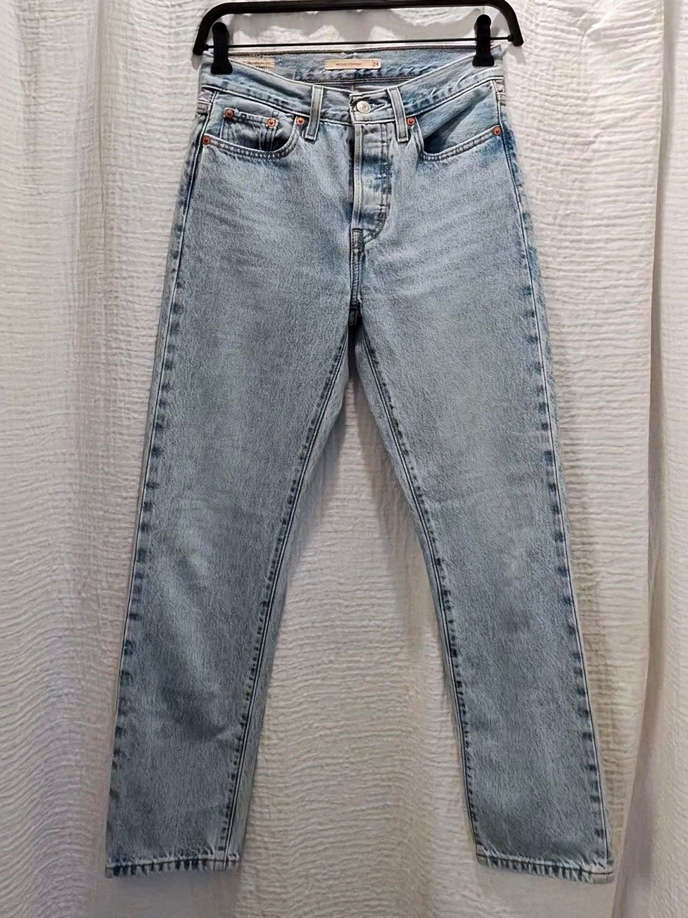 Levi's Premium Wedgie Straight Button Fly Light Wash Jeans Size 24